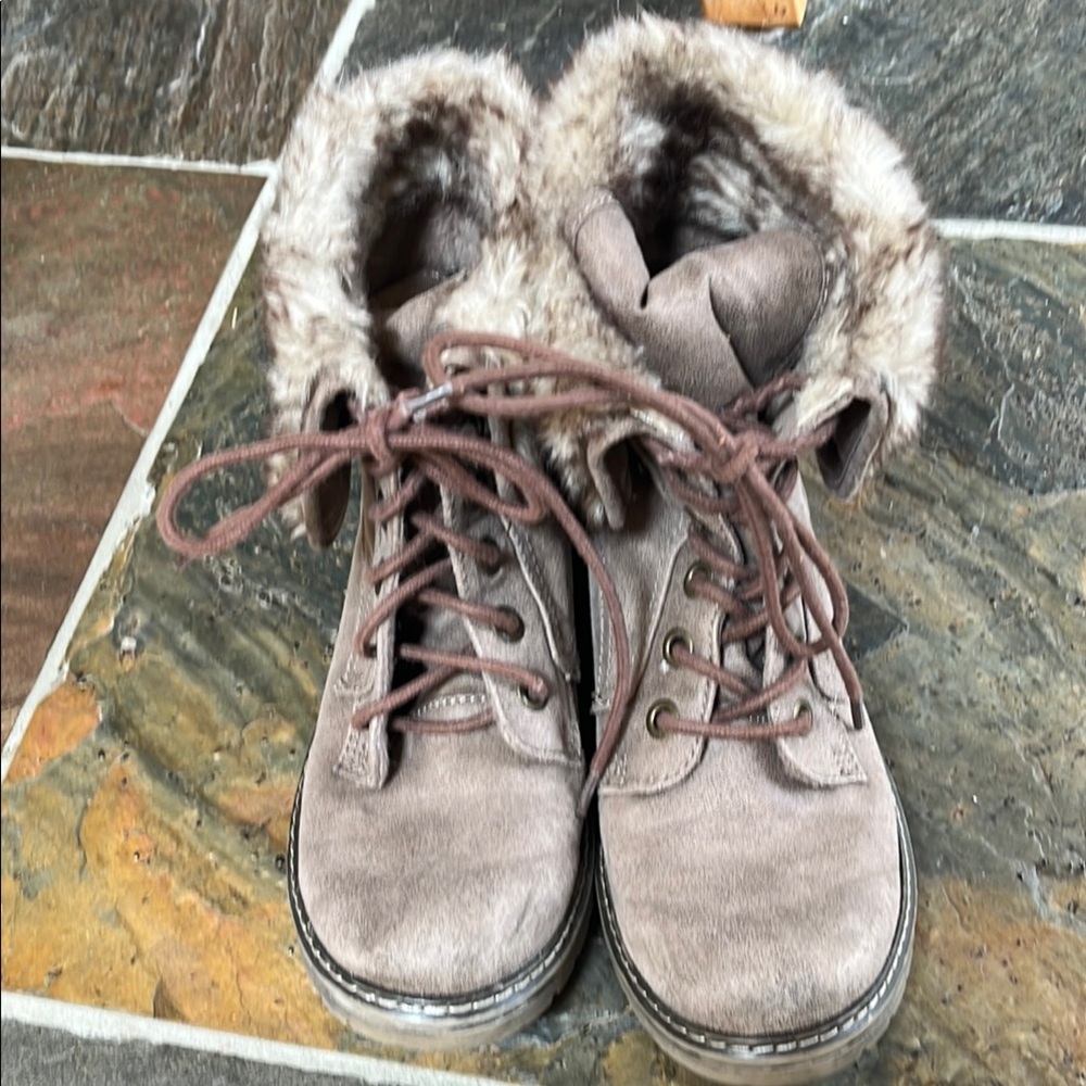 Cozy Fur-Lined Brown Boots